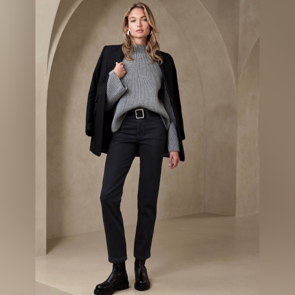 NWT! Banana Republic Black Wash The Straight Jean - Multiple Sizes 🩷